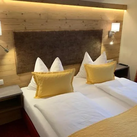 Hotel-pension Platzl מלון